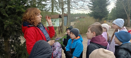 KLASA 2C NA WYCIECZCE W SZKÓŁCE LEŚNEJ W OSIECZOWIE – ZIELONA LEKCJA PRZYRODY...