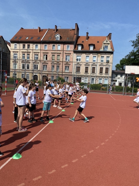 SPORTOWA ZABAWA W RAMACH PROGRAMU „MAŁY MISTRZ”